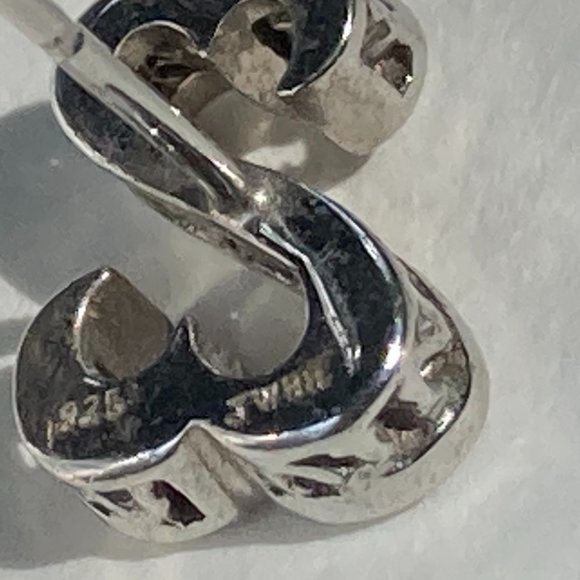 Cute little JWBR double hearts filigreed sterling silver post earrings - Picture 3 of 9